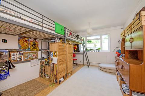 19 Wilmer Crescent, Kingston Upon Thames, KT2 5LU