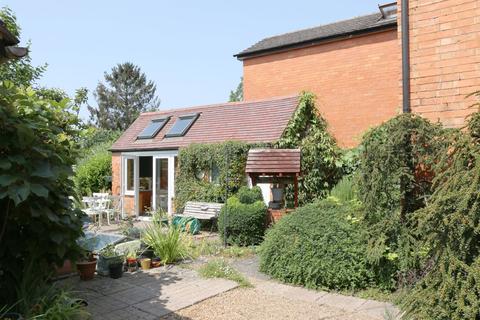 17 Victoria Road, Bidford On Avon, Alcester, B50 4AS