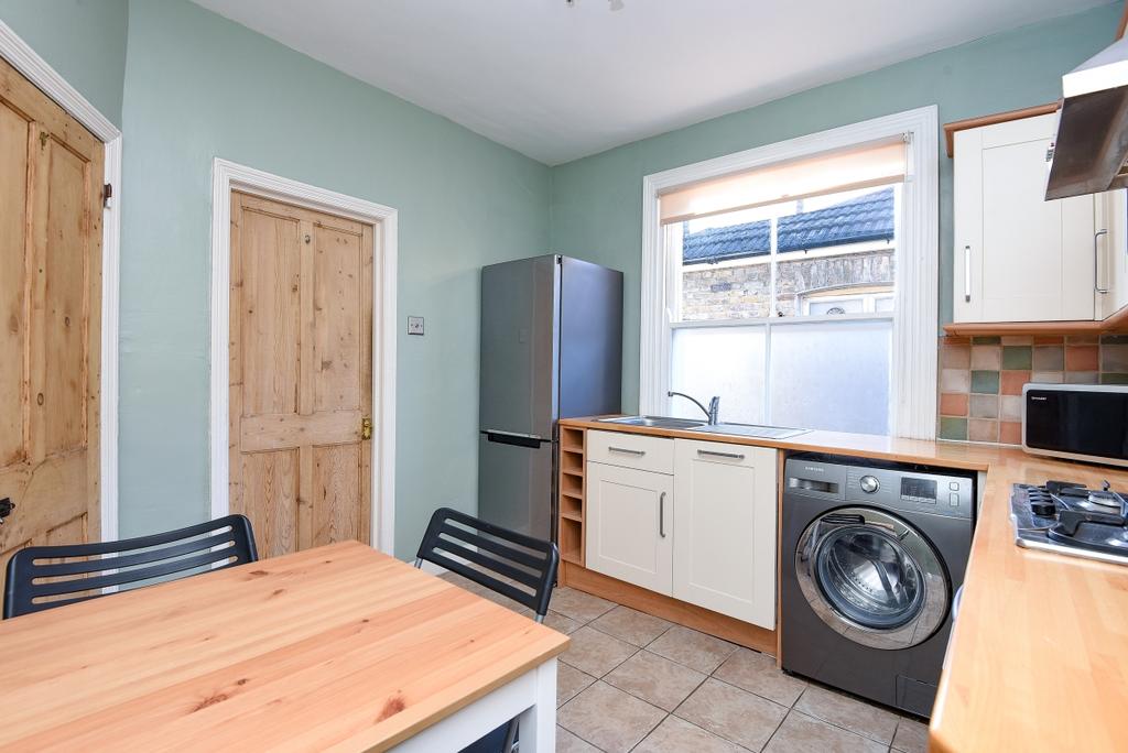 Delia Street London SW18 2 bed £1,550 pcm (£358 pw)