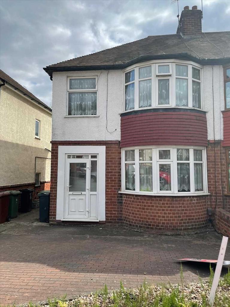 Wrexham Avenue, Walsall 3 bed semidetached house £725 pcm (£167 pw)