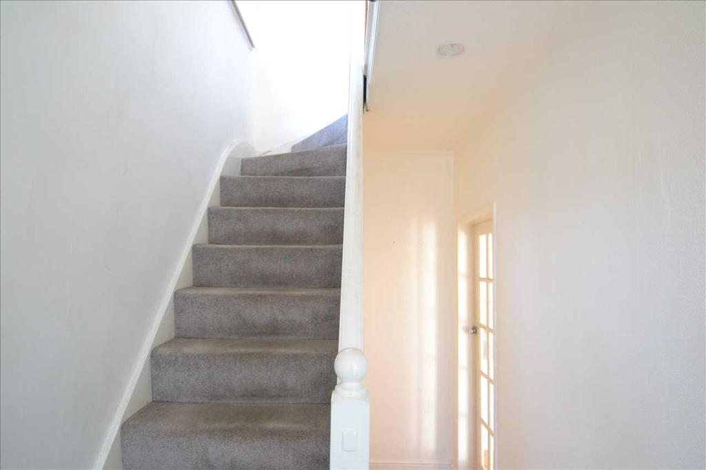 Wrexham Avenue, Walsall 3 bed semidetached house £725 pcm (£167 pw)