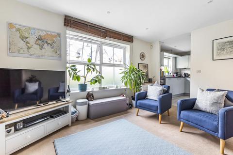4 Hayes Grove, London, SE22 8DF