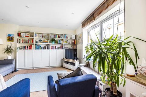 4 Hayes Grove, London, SE22 8DF