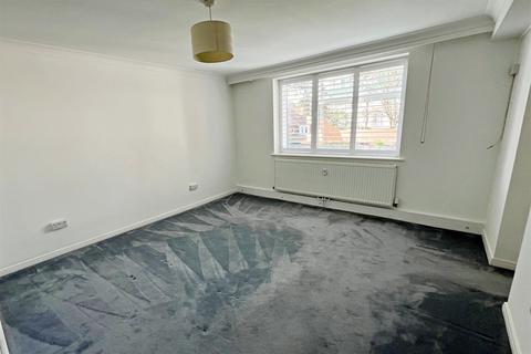 3 bedroom flat to rent, Bournemouth