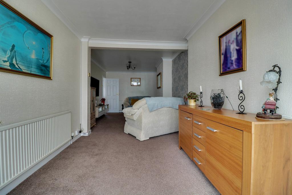 Kents Hill Road North, Benfleet, SS7 2 bed semidetached bungalow £