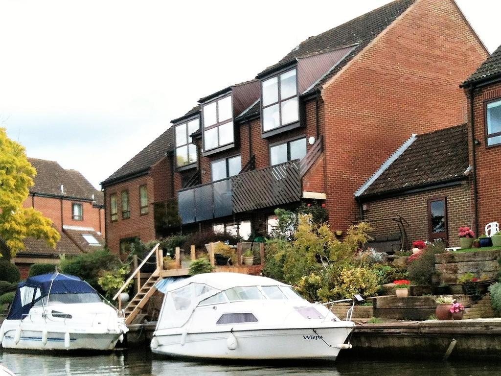 Temple Mill Island, MARLOW, Bucks, SL7 3 bed semidetached house £945,000