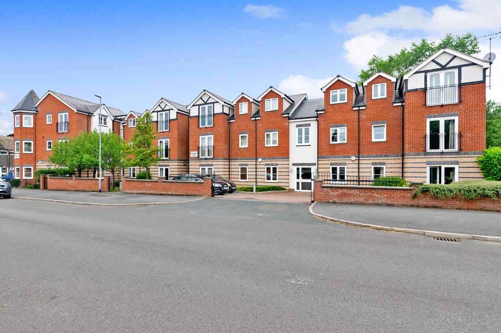 Roundhay Court, Sutherland Avenue, Leeds, LS8 2 bed ground floor flat ...