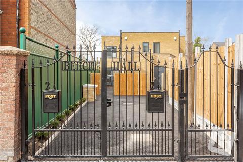 2b Beech Hall Road, London, E4 9NX