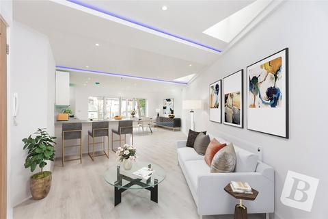 2b Beech Hall Road, London, E4 9NX