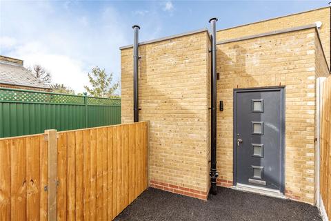 2b Beech Hall Road, London, E4 9NX