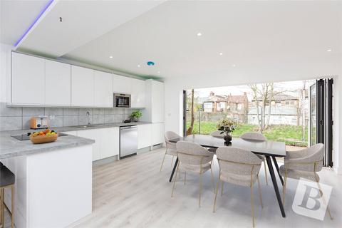 2b Beech Hall Road, London, E4 9NX