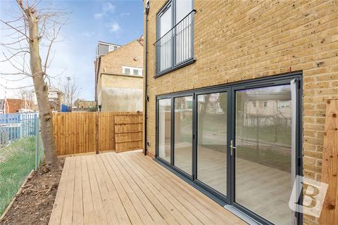 2b Beech Hall Road, London, E4 9NX