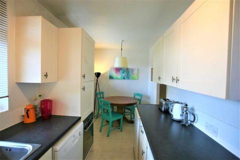 2 bedroom flat to rent, Ethelberga Street, Battersea, SW11