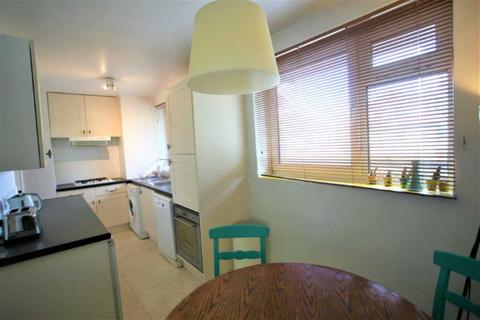 2 bedroom flat to rent, Ethelberga Street, Battersea, SW11