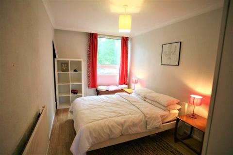 2 bedroom flat to rent, Ethelberga Street, Battersea, SW11