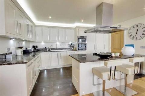 4 bedroom flat for sale - Princess Park Manor,  Royal Drive,  New Southgate,  N11,  N11