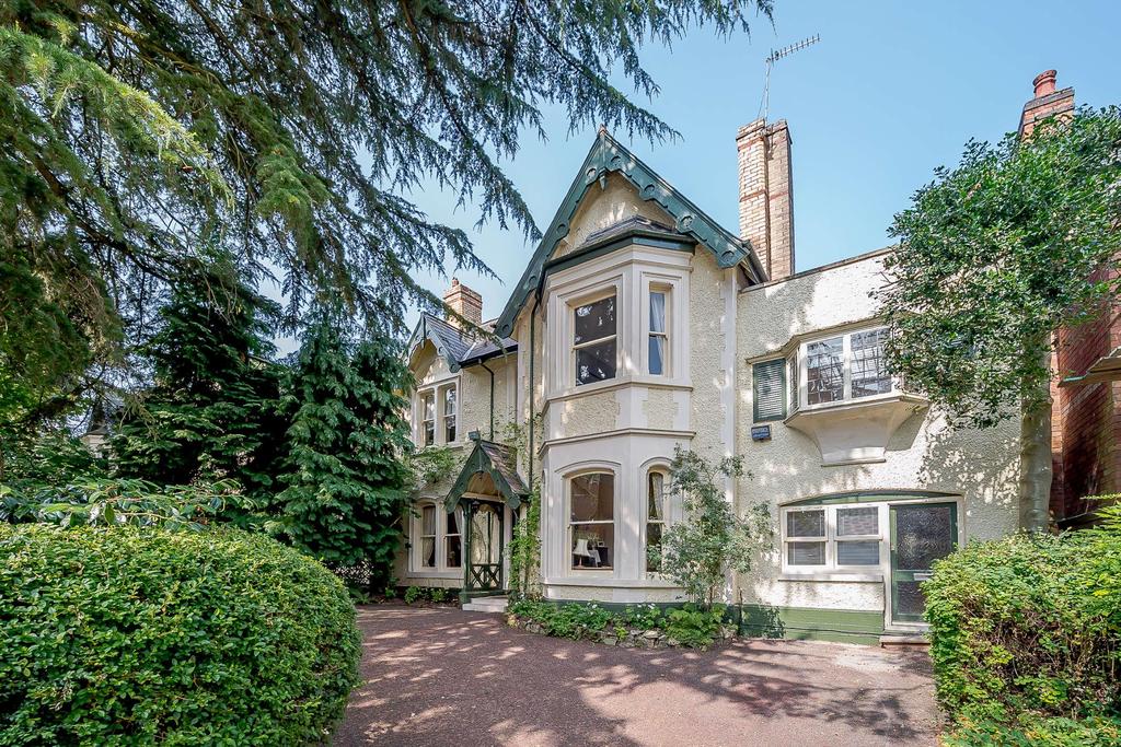 Ascot Road, Moseley, Birmingham, B13 5 bed semidetached house £900,000