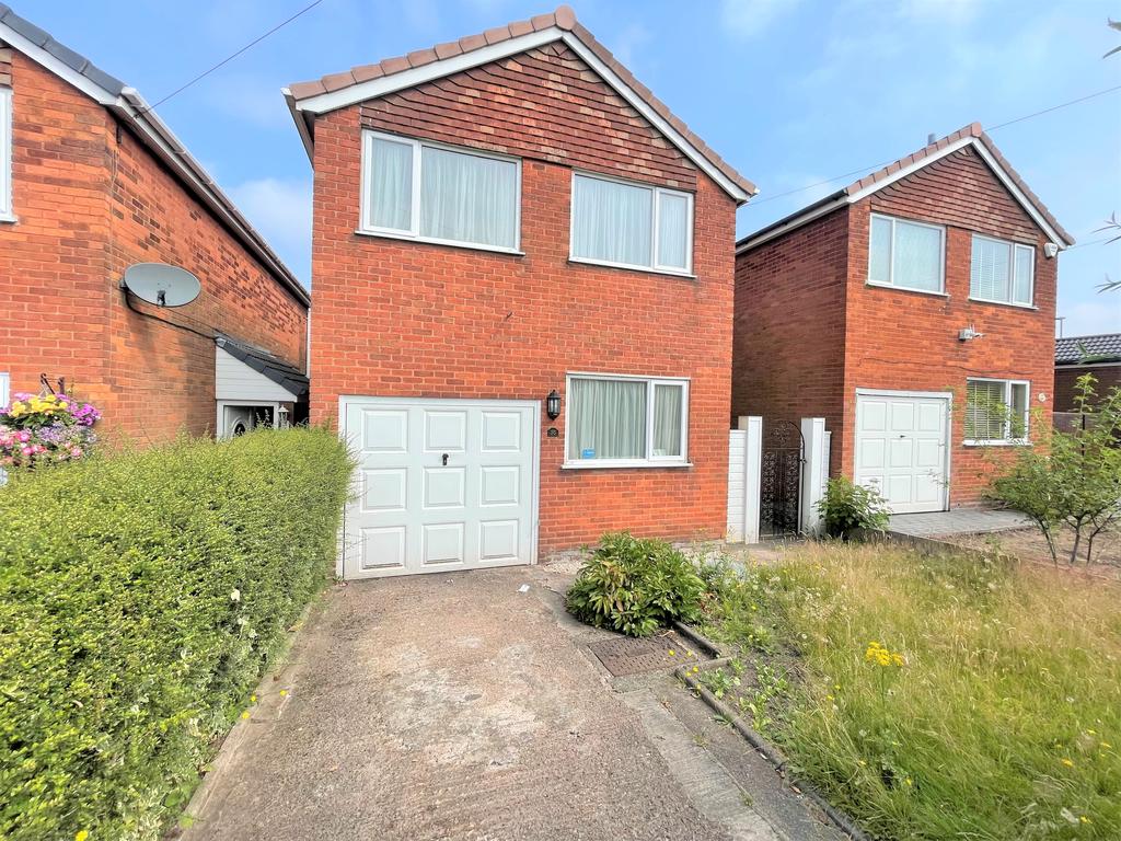 Wood Lane, Hednesford, Cannock, WS12 1BN 3 bed detached house £217,000