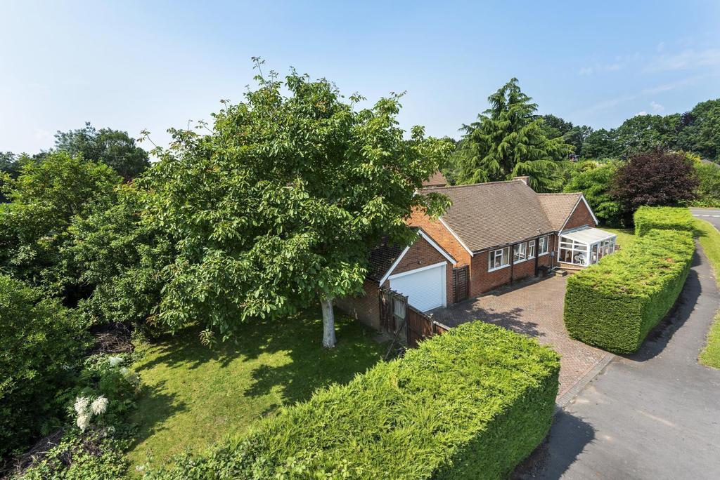 Chobham Road, Ottershaw, KT16 3 bed detached bungalow £700,000