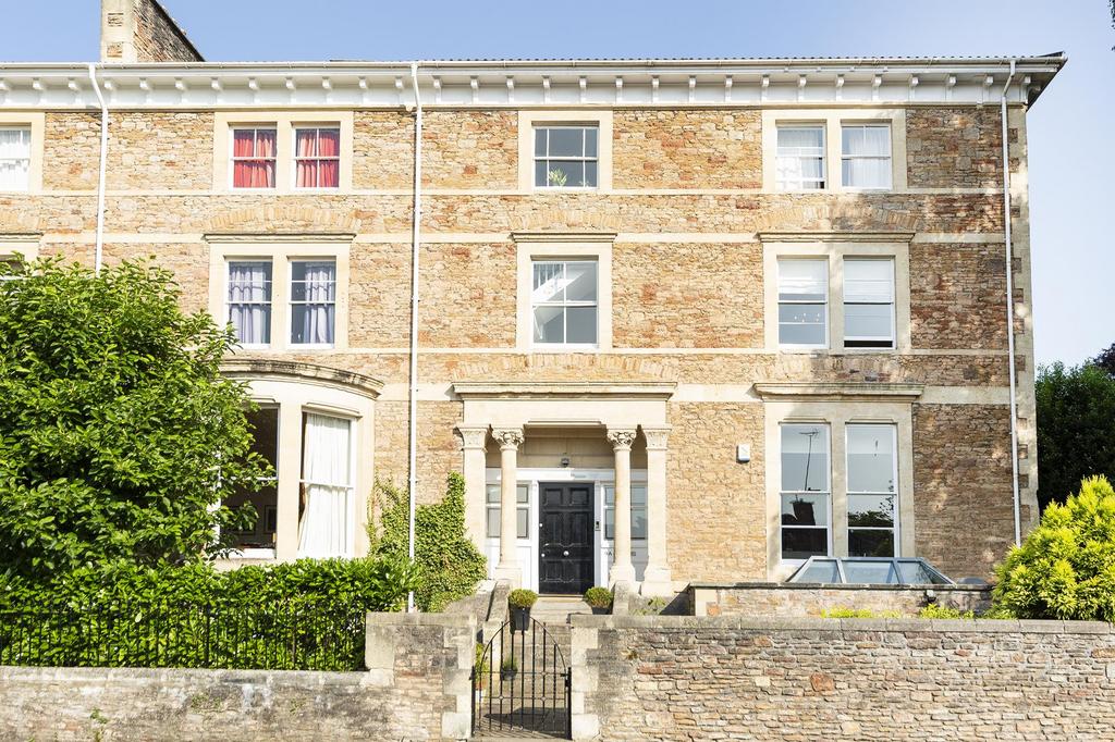 Percival House, Percival Road, BS8 3 bed apartment £2,000 pcm (£462 pw)