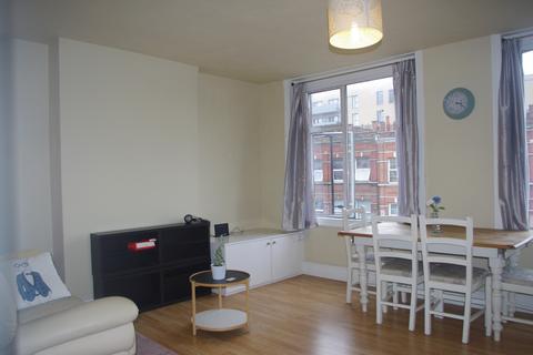 4 bedroom flat to rent, FOUR BEDROOM FLAT  TO LET  WEST HENDON BROADWAY  NW9