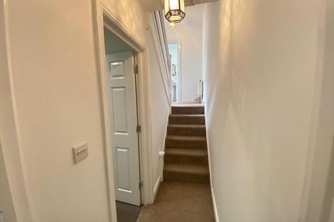 3 bedroom semi-detached house to rent, Carrington Road, Hp12