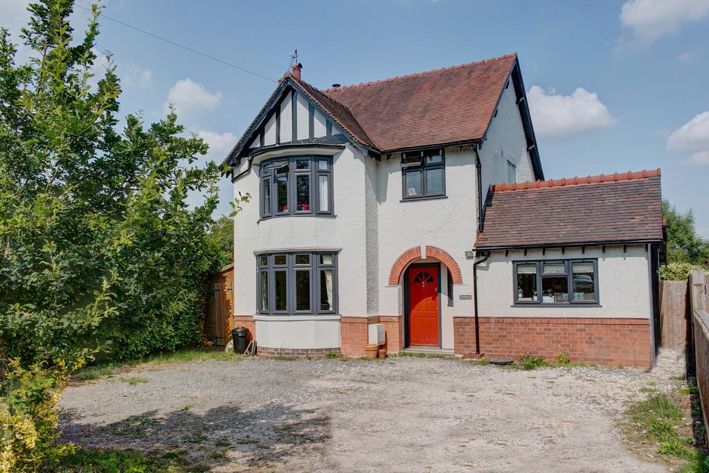 Birmingham Road, Alvechurch, B48 7TE 3 bed detached house £550,000