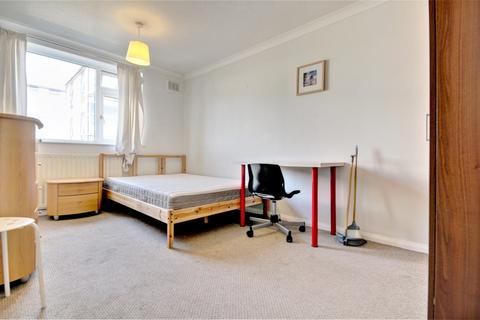2 bedroom ground floor flat to rent - Elm Wood Court St. Nicholas Street
