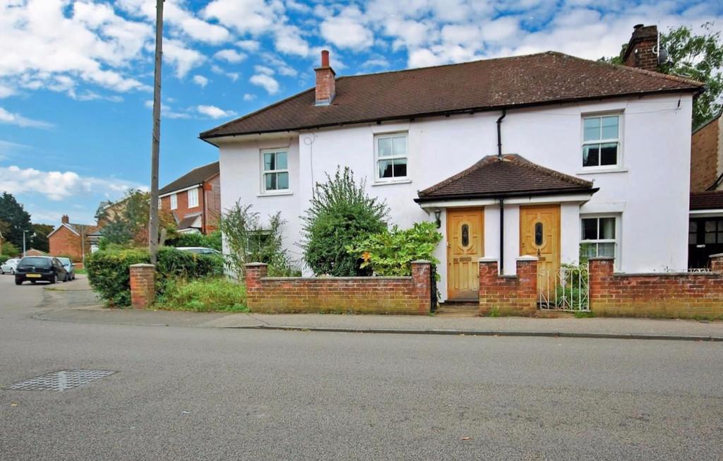 Hellards Road, Stevenage 3 bed semidetached house £1,450 pcm (£335 pw)
