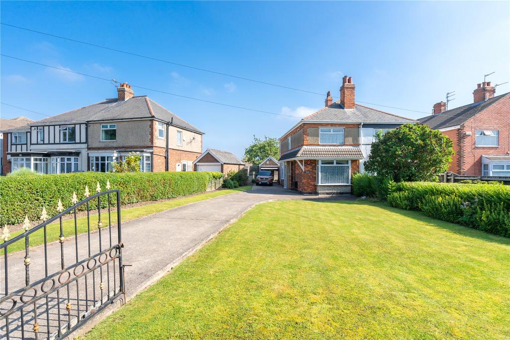 Laceby Road, Grimsby, DN34 3 bed semidetached house £140,000