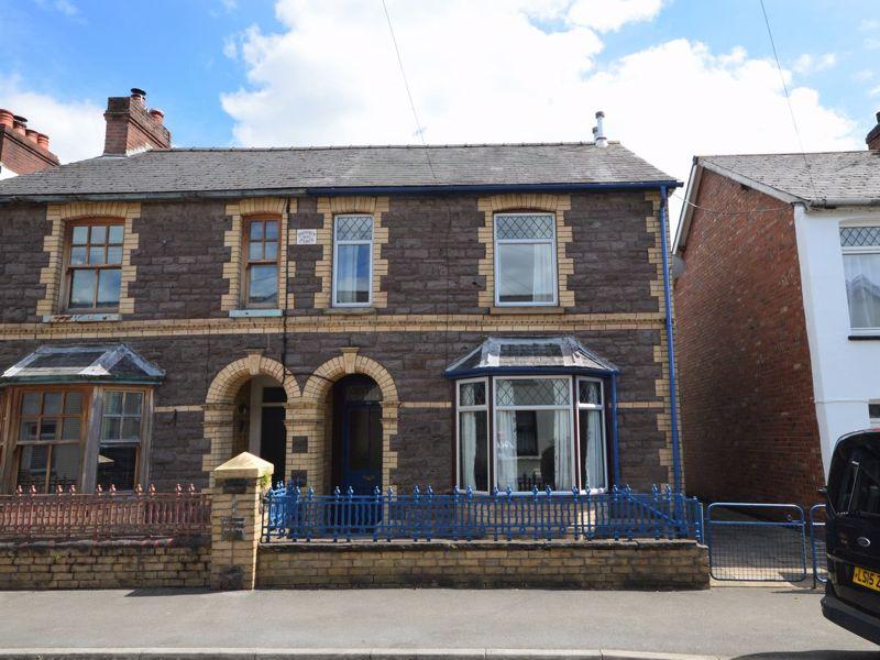 St. Helens Road, Abergavenny 3 bed semidetached house £219,950