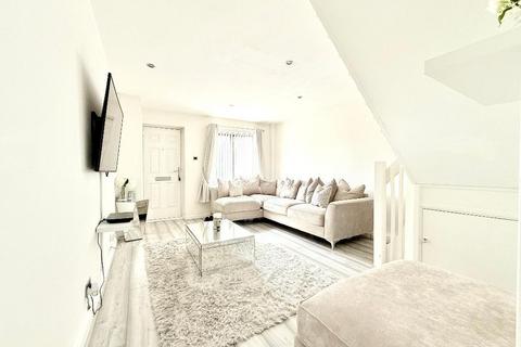 14 Elveden Close, Luton, LU2 7FF