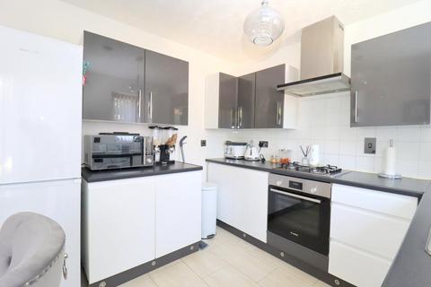 14 Elveden Close, Luton, LU2 7FF
