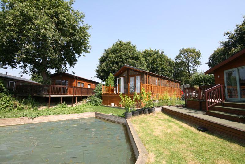 Lakeland, Flag Hill, Great Bentley, CO7 2 bed park home £95,000