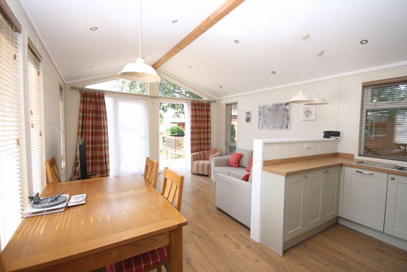 Lakeland, Flag Hill, Great Bentley, CO7 2 bed park home £95,000