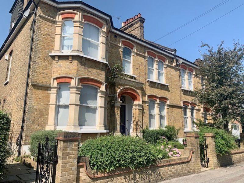 Woodville Road, New EN5 Studio £650 pcm (£150 pw)