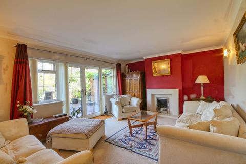 Belvedere Eastwick Road, Bookham, Leatherhead, KT23 4BJ