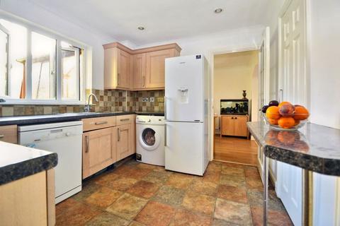 4 bedroom detached house to rent, Hawthorn Crescent, Yatton