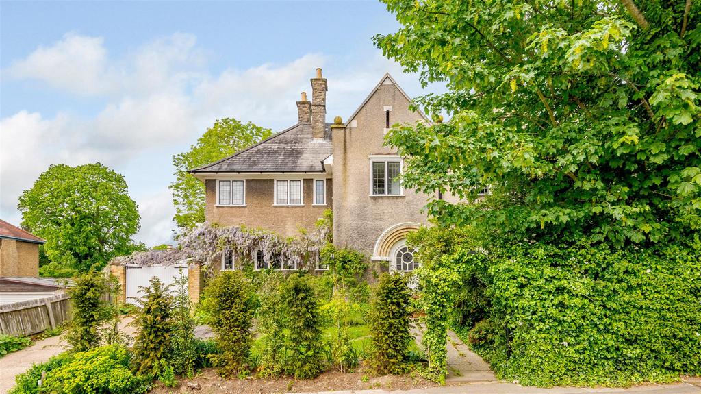 Manor Road, EN5 2LE 5 bed semidetached house £1,350,000