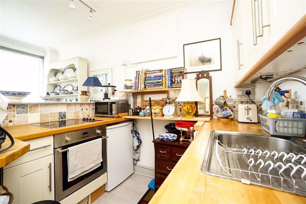 Quarry Hill, St. Leonardsonsea, East Sussex 1 bed flat £145,000