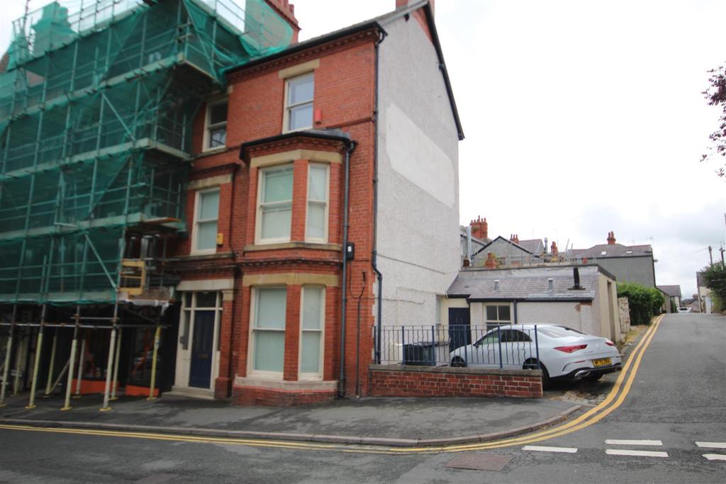 Rhiw Road, Colwyn Bay 6 bed end of terrace house for sale £175,000