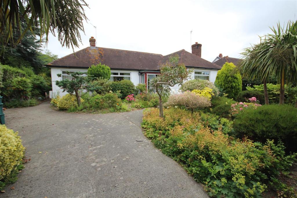 Warren Drive, Deganwy 3 bed detached bungalow £345,000