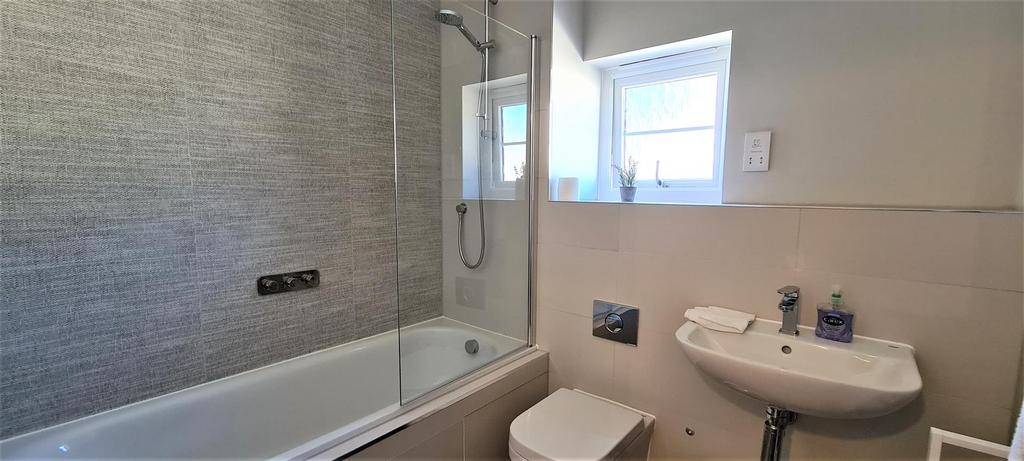 Bathroom (2).jpg