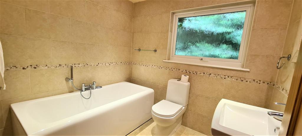 Family bathroom.jpg