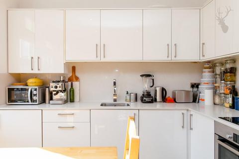 1 bedroom apartment to rent, Roman Road, Bow E3