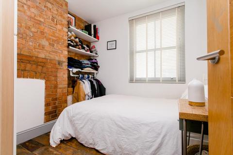 1 bedroom apartment to rent, Roman Road, Bow E3