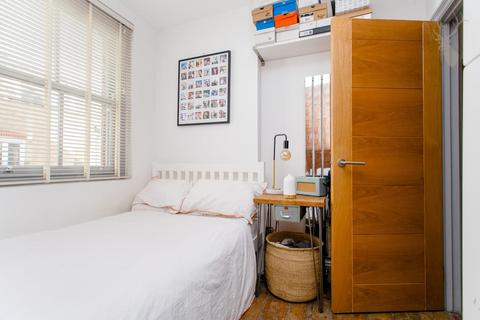 1 bedroom apartment to rent, Roman Road, Bow E3