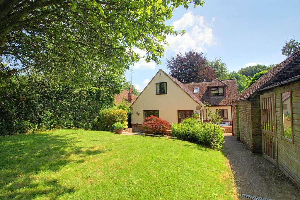 Flaunden Lane, Flaunden, Hemel Hempstead 4 bed detached bungalow for
