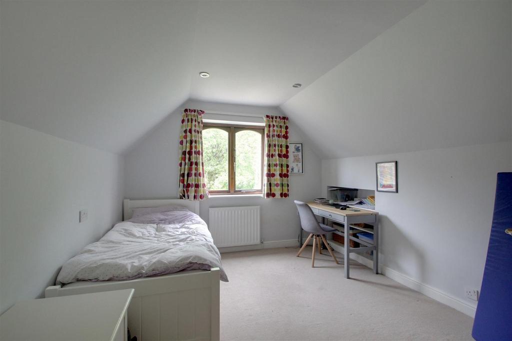 Bedroom 4.jpg