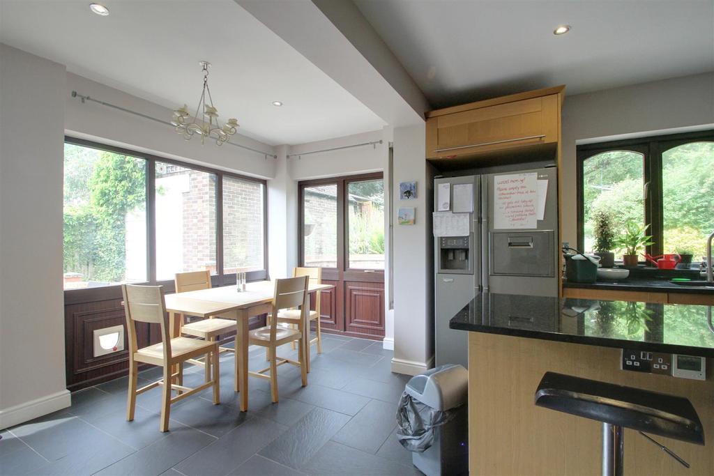 Kitchen 2.jpg